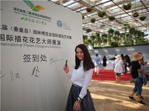 國內外花藝大師同臺獻藝 秦皇島舉辦國際插花藝術展