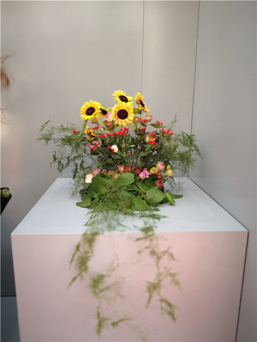 國內外花藝大師同臺獻藝 秦皇島舉辦國際插花藝術展