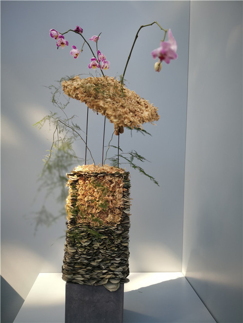 國內外花藝大師同臺獻藝 秦皇島舉辦國際插花藝術展