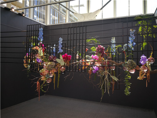 國內外花藝大師同臺獻藝 秦皇島舉辦國際插花藝術展